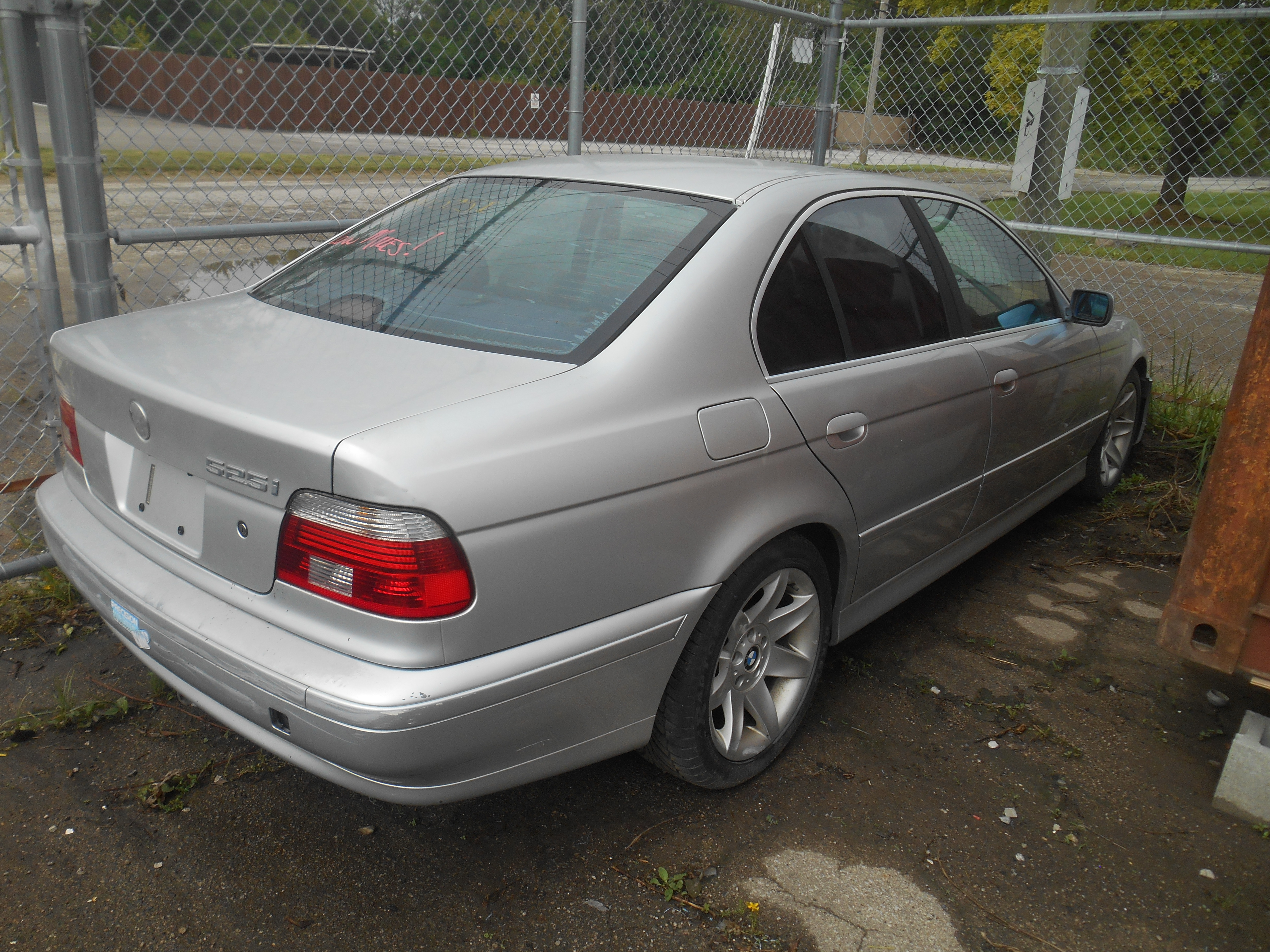 03 BMW 525i